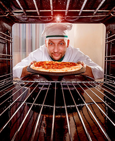 Chef cooking pizza i...