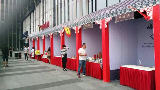 民俗搭建内的花瓣采集图片-借点智商用用