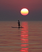 一叶孤舟，一抹夕阳，一支撑竿，一曲渔歌，一江暖水，一世人间。