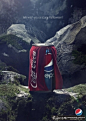 百事可乐万圣节广告 创意百事可乐红色披肩元素合成海报设计作品欣赏 超人披肩可乐广告