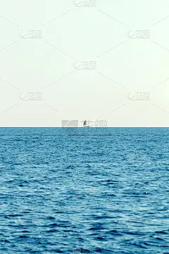 远航的船在海上，暑假