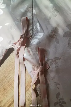今日立春了
给特别适合春天的兰桂
拍了一组特写 ​​​​