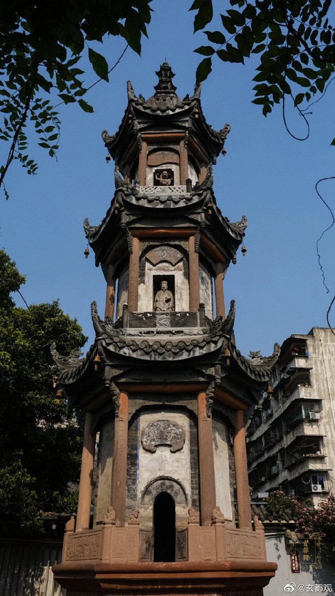 【汉州字库塔】 位于广汉市雒城遗址，俢建于清乾隆年间。砖石结构，三层楼阁式六角攒尖顶。造型如塔通高14米，塔基设六边形须弥台。 第一层开券门 ...