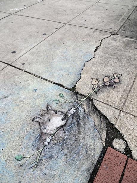 David Zinn 的新奇粉笔和木炭画...