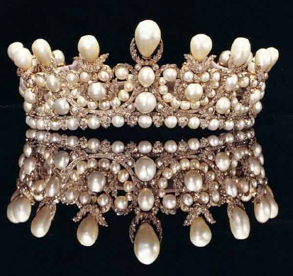 
欧仁妮皇后的珍珠桂冠，1853年西班...