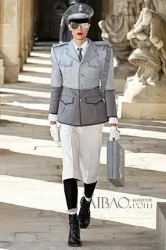 【图】雌雄同体的制服军！桑姆·布郎尼 (Thom Browne) 2014春夏男装秀，海报带你亲临2014春夏巴黎男装周_第3页_Thom Browne_海报时尚网