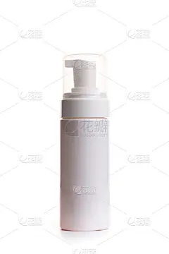 带清洗液的塑料瓶。孤立在白色的。美容产品。打扫屋子