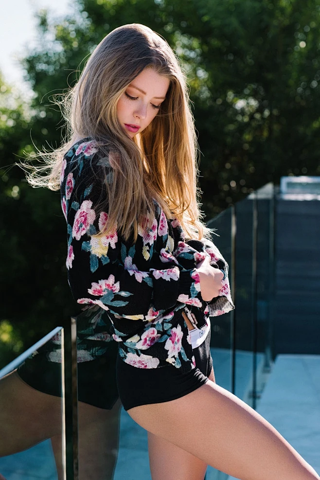 欧美内的花瓣采集图片-WmNBdoGB