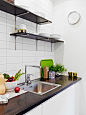61平现代简约风格二居家庭厨房置物架整体橱柜装修效果图
