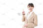 年轻女子用麦克风说话