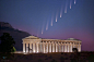 开始斗地景了！这是意大利西西里岛上的塞杰斯塔神庙，今天凌晨彗星从神庙上方升起。当年古希腊时代，这样的场景大概也出现过吧。图片来源：Con Stoitsis。 ​​​​