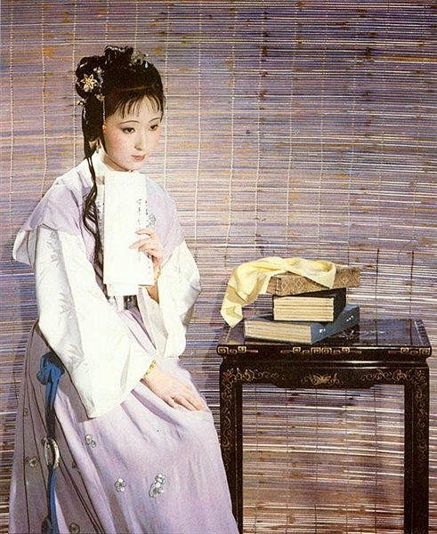 黛玉服饰第一套——浅紫鸡心领绣梅花仕女款...