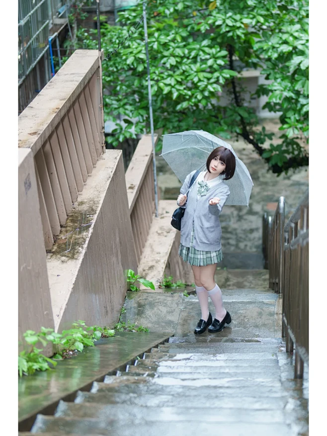 下雨天，JK跟透明伞更配哟丨象岗山拍照 - 小红书-花瓣网