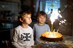 生日,儿童,两个人,男孩,幼儿园,蜡烛,自然美,小的,庆祝,吹