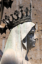 意大利那不勒斯的加冕圣母玛利亚大理石雕像