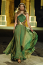 优雅女神
绿裙飘飘，长裙礼服，气场十足，霸气侧漏，优雅神秘性感，飘逸摇曳