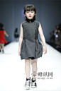 【蜂讯网】高清大图##海报设计# #创意海报# #海报 创意# #平面广告# #金融平面广告##商业平面广告##金融海报设计# #金融平面设计# #创意广告#----------------------------------------------------------------------SUN TOMORROW 2015秋冬中国北京童装发布会