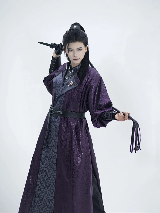 武侠风/鞭子/拿鞭 动作参考 - 小红书-花瓣网