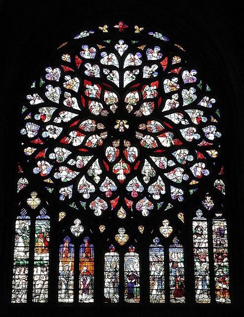 玫瑰窗（the rose window）...