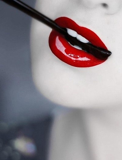 饱和的红唇