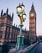 Rumor has it that this beauty will be soon wrapped around with scaffolding so enjoy it while you can #London #BigBen #SundayBen #thisisLondon #morningview #chasingsunrise #emptystreets #housesofparliament