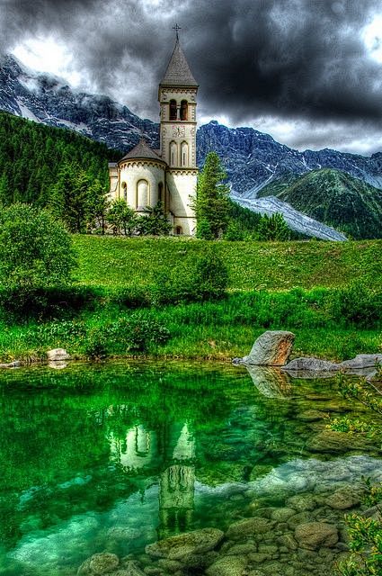 意大利阿尔卑斯山， 城堡