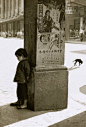 街头的一个小孩，香港，1967年 ​​​​