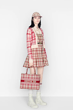 独自美丽小仙女采集到dior