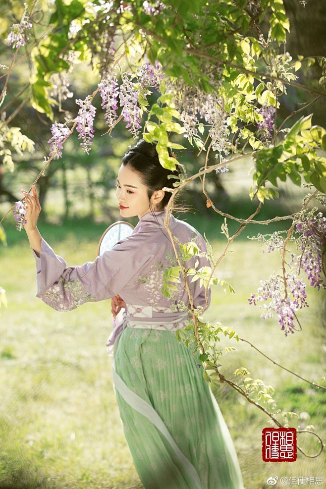 藤萝香紫藤挂云木花蔓宜阳春密叶隐歌鸟香风留美人