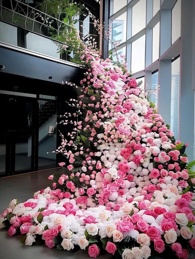 “太哇塞”的瀑布花氛围打卡布置搭建花艺美陈 - 小红书-花瓣网