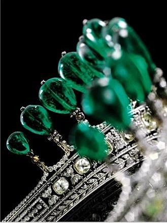 问鼎世界纪录的最奢华的皇冠 被苏富比拍卖...