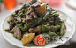 土豆炖豆角
1. 把土豆切成滚刀块2. 五花肉切片3. 热锅凉油，下入大料，桂皮，五花肉，炒香，加入葱姜4. 倒入豆角，土豆，翻炒均匀，加入水，没过菜就可以。5. 炖到汤汁快没了，加入盐，收汁，即可出锅。