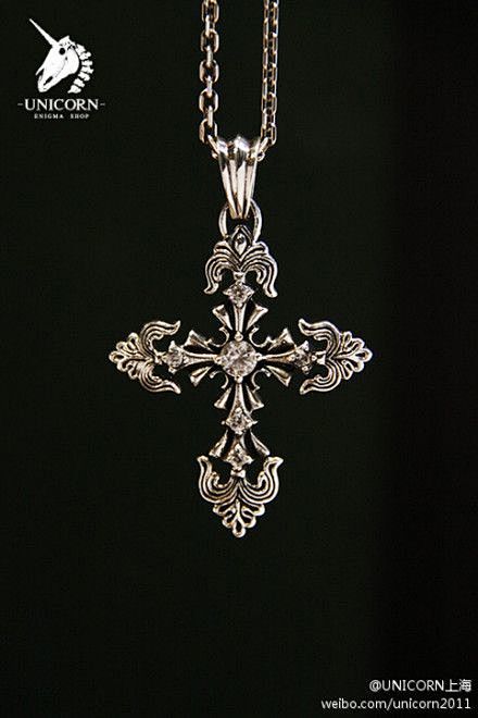 镶石复古花纹十字架银坠... 镶石复古花...