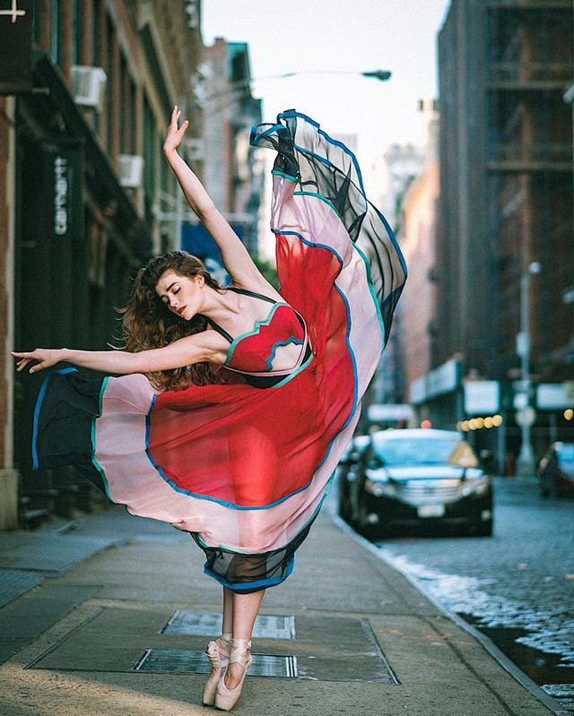 『图集』喧嚣中的优雅 纽约街头的芭蕾舞者...