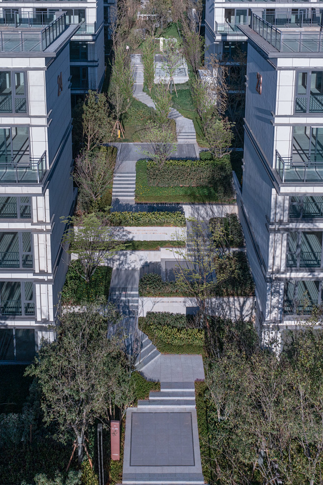 昆明中海云麓九里·云樾台 现代 住宅景观 高差 地形 鸟瞰 植物 花池 阳光草坪 水景 户外廊架 铺装 灯具 夜景 廊架 SED新西林景观国际 ...