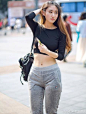 2014街拍重庆美女 性感火辣身材养眼