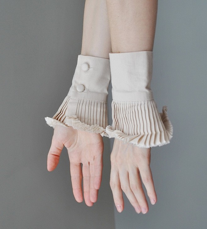 Ruffle detail cuffs....