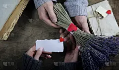 花束,熏衣草,女孩,青年男人,贺卡,情人节,奶油,生日,男性,仅成年人