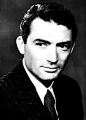 格里高利·派克(Gregory Peck)——他是谦谦君子的化身，英俊、优雅、坚毅、幽默、机智、朴实，塑造了近乎完美的男人形象。难能可贵的是，他一生从未传出过任何丑闻，这在鱼龙混杂的好莱坞中更显得出淤泥而不染。曾被少女们誉为是个“一生都值得爱”的好莱坞明星。