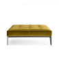Euston - 其他家具及配饰 - Molteni&C : 设计简单而精致的新系列无靠背沙发。 两种不同而互补的版本，均由恢弘而硬朗的几何形式构成，手工缝制的座位点