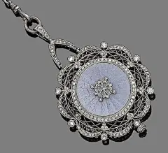 Guilloché +珐琅，再配以金银掐丝和钻石。
经典的组合在ArtDeco时期也会被使用。 ​​​​