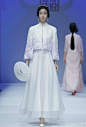 前段时间在巴黎时装周上惊艳全球的中国品牌Heaven Gaia（盖娅传说），最近又登上了北京时装周！这股中国风简直太美了 ​​​​