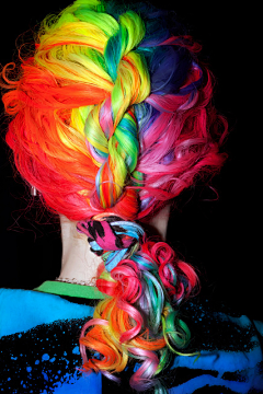 为卿歌舞为伊狂采集到发与色彩的编织