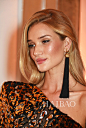 罗西·汉丁顿-惠特莉 (Rosie Huntington-Whiteley) 亮相2016年Harper's Bazaar女性年度颁奖礼