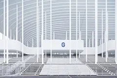 波尔多新足球场 the new bordeaux stadium by 赫尔佐格&amp;德默隆 herzog &amp; de meuron - 灵感日报 : 上周末，位于法国波尔多的新足球场正式完工了~赫尔佐格&amp;德默隆（herzog &amp; de meuron）事务所的这次设计继北京鸟巢体育场后再次带给我们一个惊喜。这座略带典雅主义倾向的白色体育场共设有42000个座位，这里将成为波尔多足球俱乐部的主场以及2016世界足球锦标赛的场地之一……