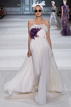 Genzo咱结婚吧-尚采集到Giambattista Valli