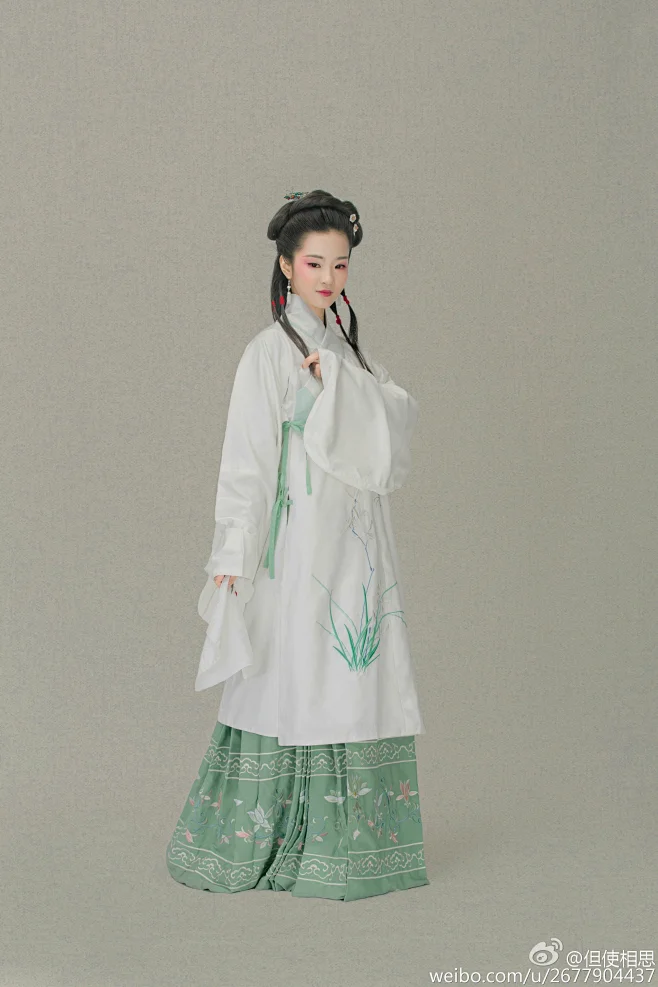 汉服 交领长袄+马面裙图片_历史图片素材-花瓣网