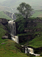 Waterfall photographed by John Topman: 