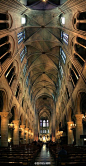 #影像世界#巴黎圣母院内部，垂直全景拍摄，神圣壮观。