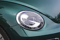 【甲壳虫2017款180TSI 翡冷翠经典版前45度（车头向右）汽车图片-汽车图片大全】-易车网